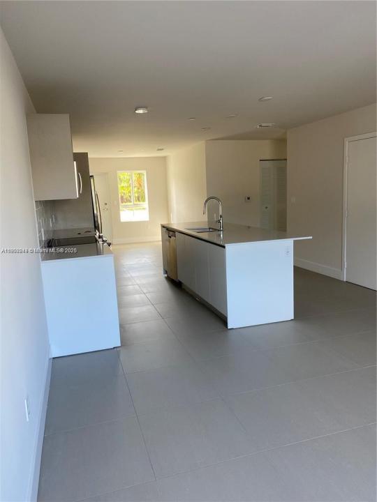 2535 NE 193rd St 3108, Miami, Florida 33180, Stati Uniti