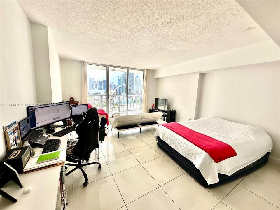 1750 N Bayshore Dr 2808, Miami, פלורידה 33132, ארצות הברית של אמריקה