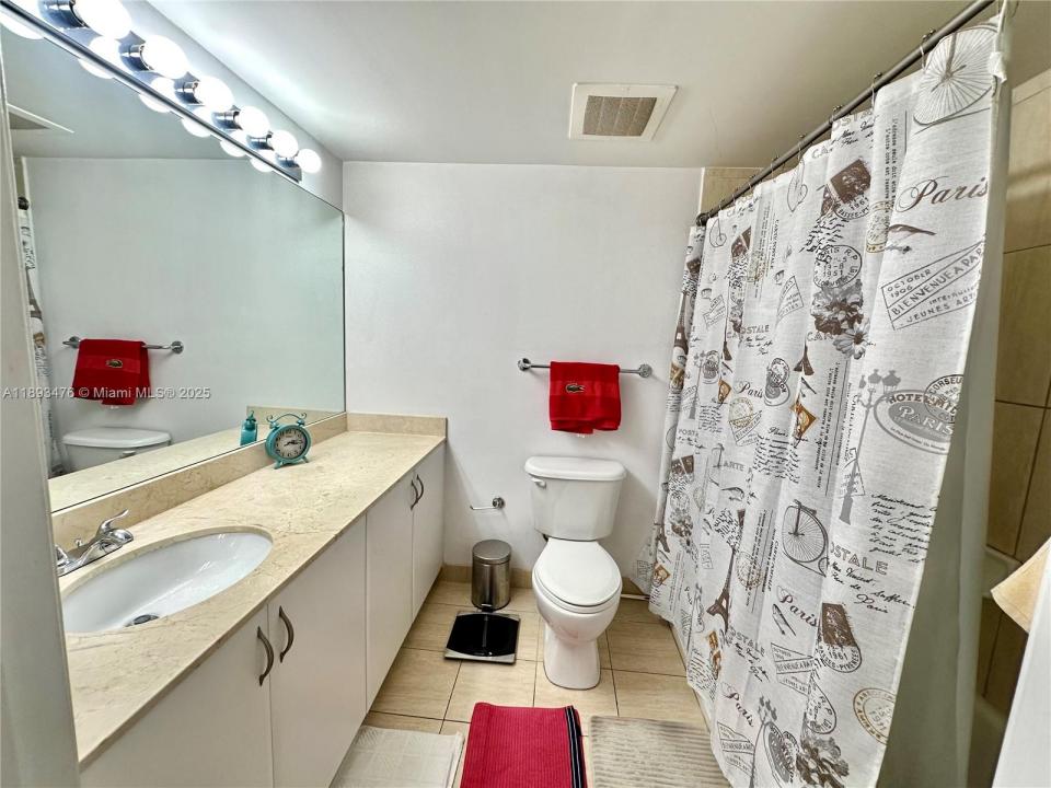 1750 N Bayshore Dr 2808, Miami, פלורידה 33132, ארצות הברית של אמריקה