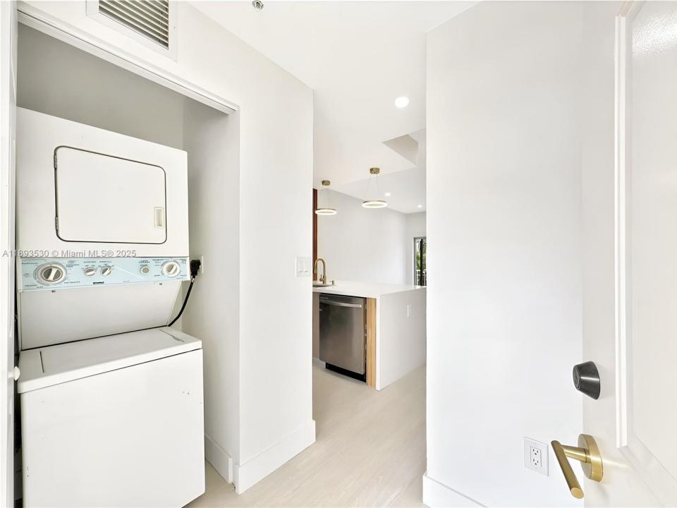 7985 NW 8th St 109A, Miami, Florida 33126