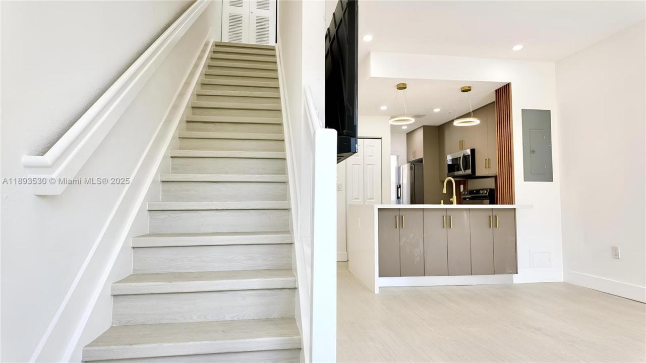 7985 NW 8th St 109A, Miami, Florida 33126