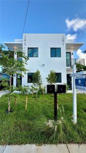 1271 NW 38th St, Miami, Florida 33142, USA