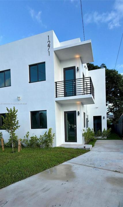1271 NW 38th St, Miami, Флорида 33142, Соединенные Штаты