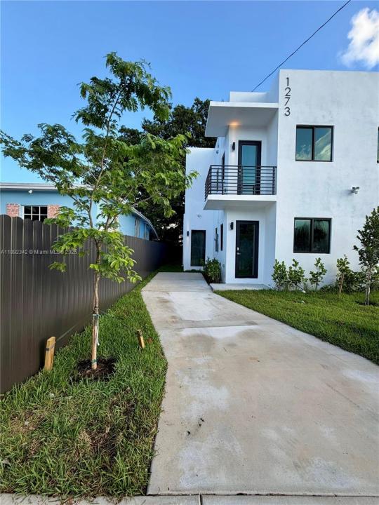 1271 NW 38th St, Miami, Флорида 33142, Соединенные Штаты