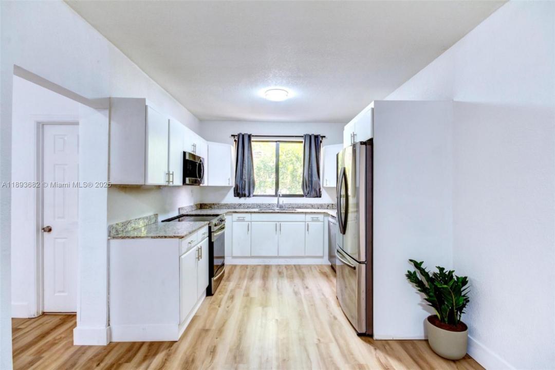 2126 NW 3rd St, Miami, Florida 33125