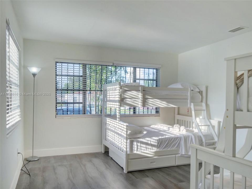 1141 NW 75th St, Miami, Florida 33150