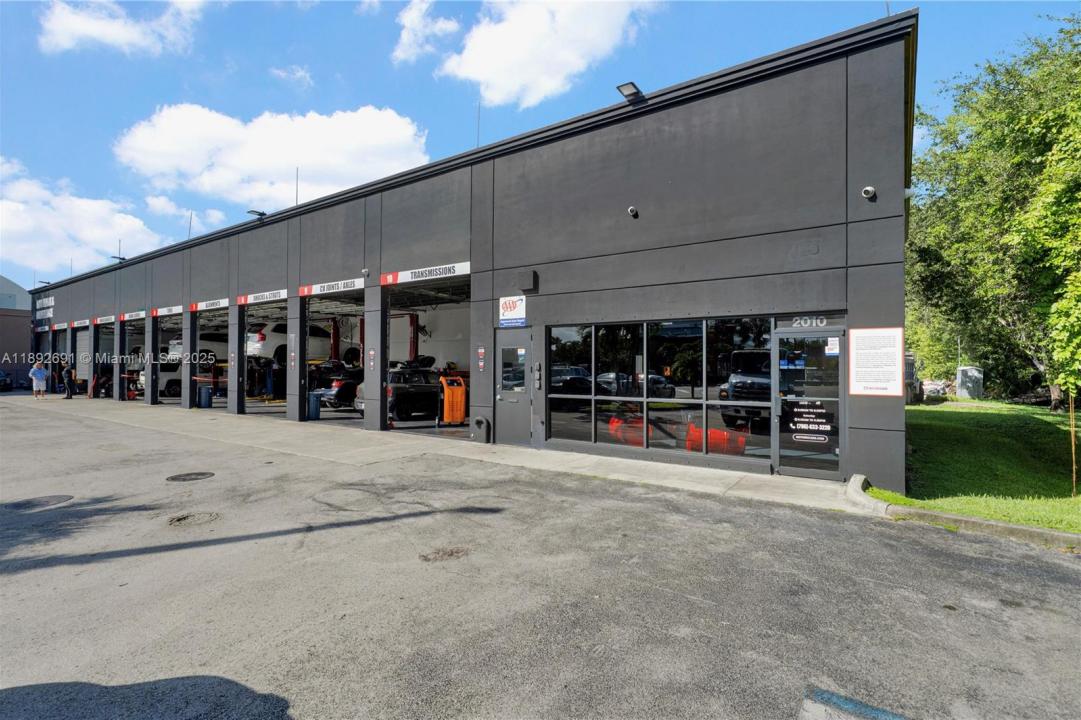 Established Service & Repair Car Shop, Sweetwater, פלורידה ., ארצות הברית של אמריקה