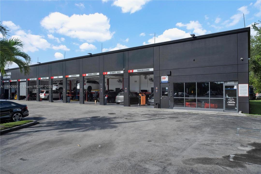 Established Service & Repair Car Shop, Sweetwater, פלורידה ., ארצות הברית של אמריקה