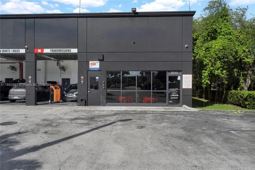 Established Service & Repair Car Shop, Sweetwater, פלורידה ., ארצות הברית של אמריקה