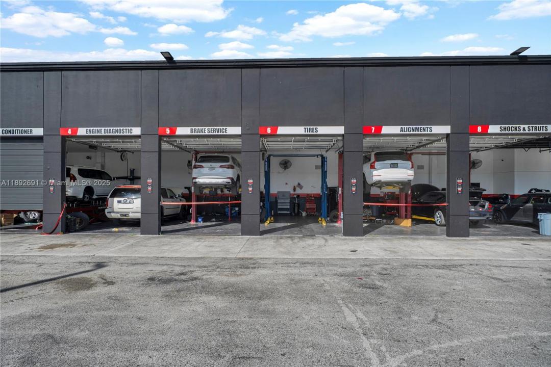 Established Service & Repair Car Shop, Sweetwater, פלורידה ., ארצות הברית של אמריקה