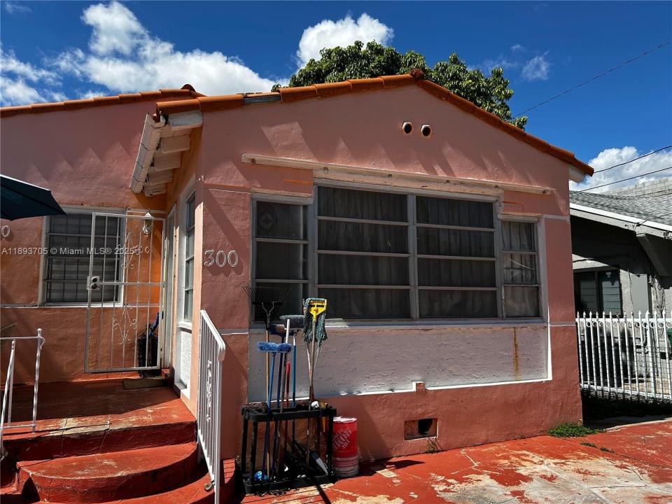 300 NW 13th Ave, Miami, פלורידה 33125, ארצות הברית של אמריקה