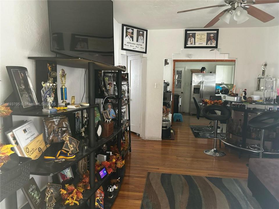 300 NW 13th Ave, Miami, פלורידה 33125, ארצות הברית של אמריקה