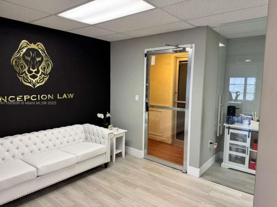 5245 NW 36th St 230, Miami Springs, Floryda 33166, USA