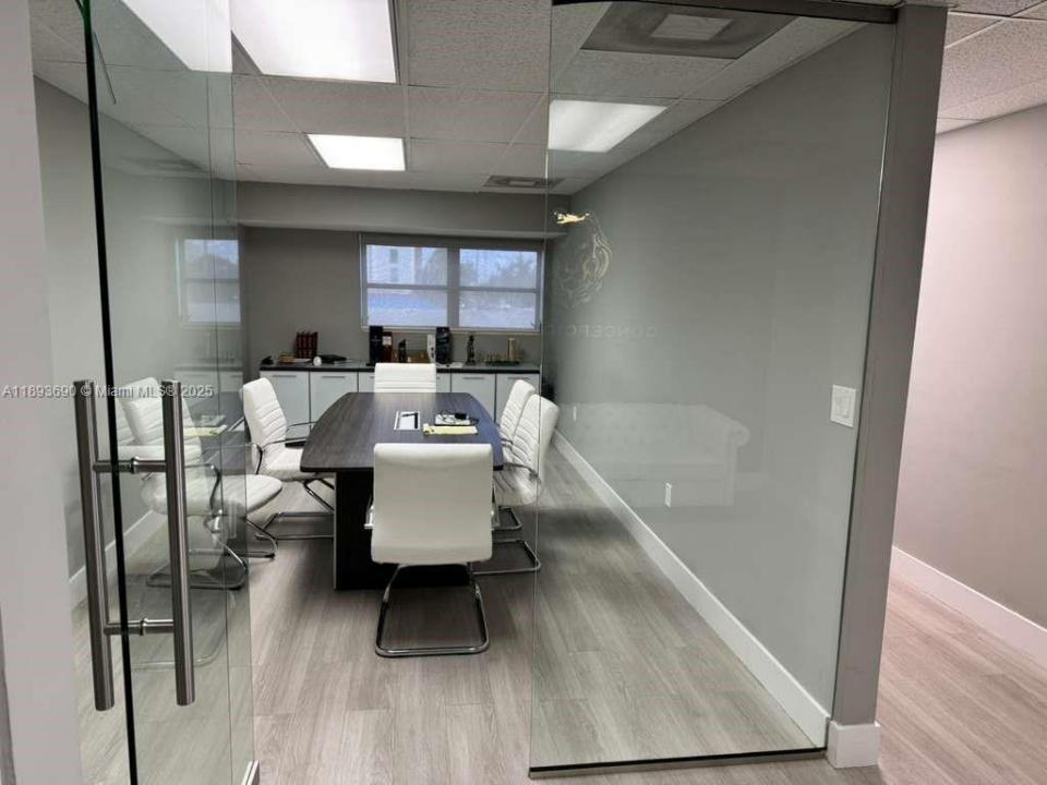 5245 NW 36th St 230, Miami Springs, Floryda 33166, USA