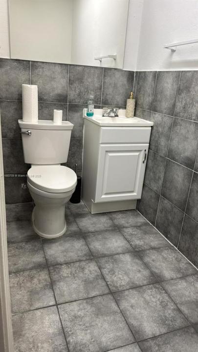 5245 NW 36th St 5249 unit #1, Miami Springs, Floryda 33166, USA