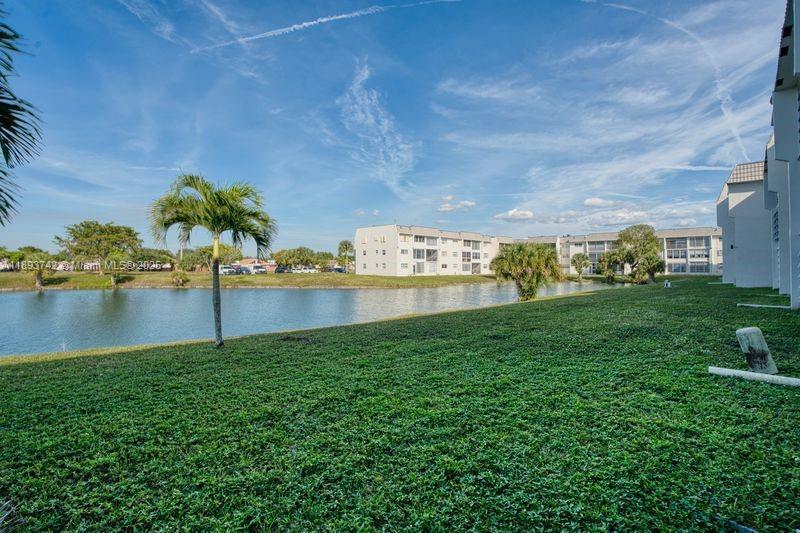 8300 Sunrise Lakes Blvd 102, Sunrise, פלורידה 33322, ארצות הברית של אמריקה