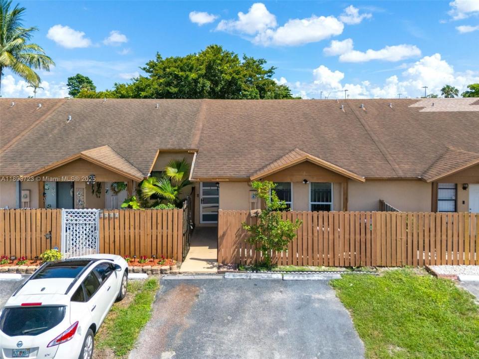 6713 NW 188th Ter 6713, Hialeah, Флорида 33015, Соединенные Штаты