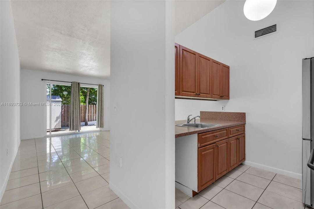 6713 NW 188th Ter 6713, Hialeah, Флорида 33015, Соединенные Штаты