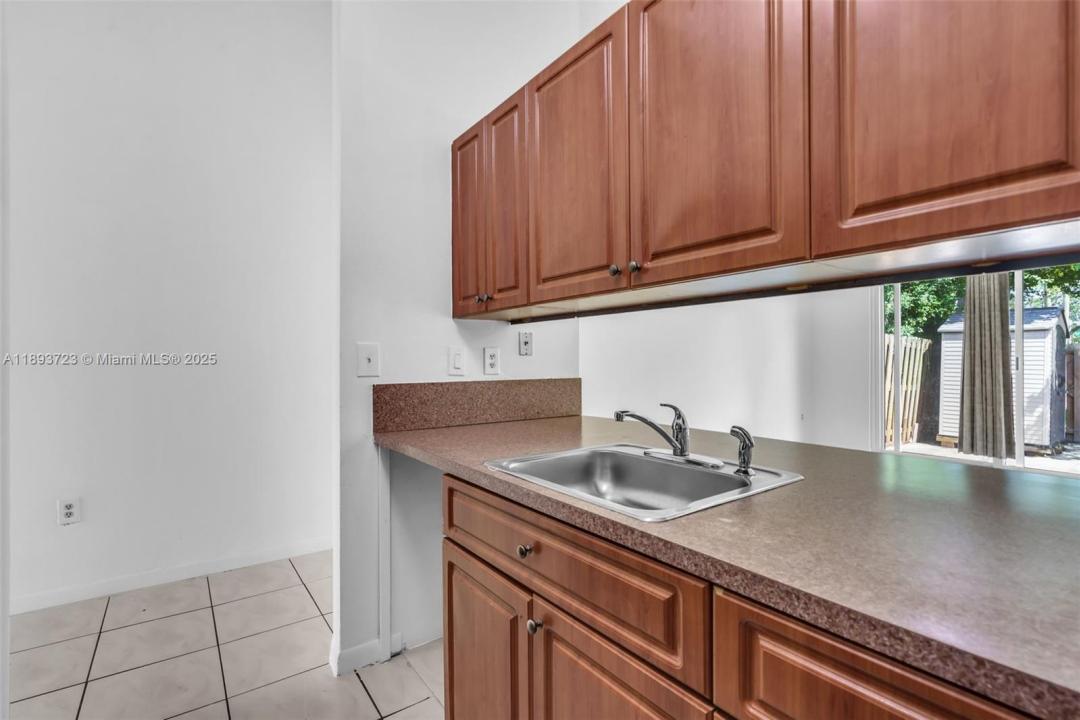 6713 NW 188th Ter 6713, Hialeah, Флорида 33015, Соединенные Штаты