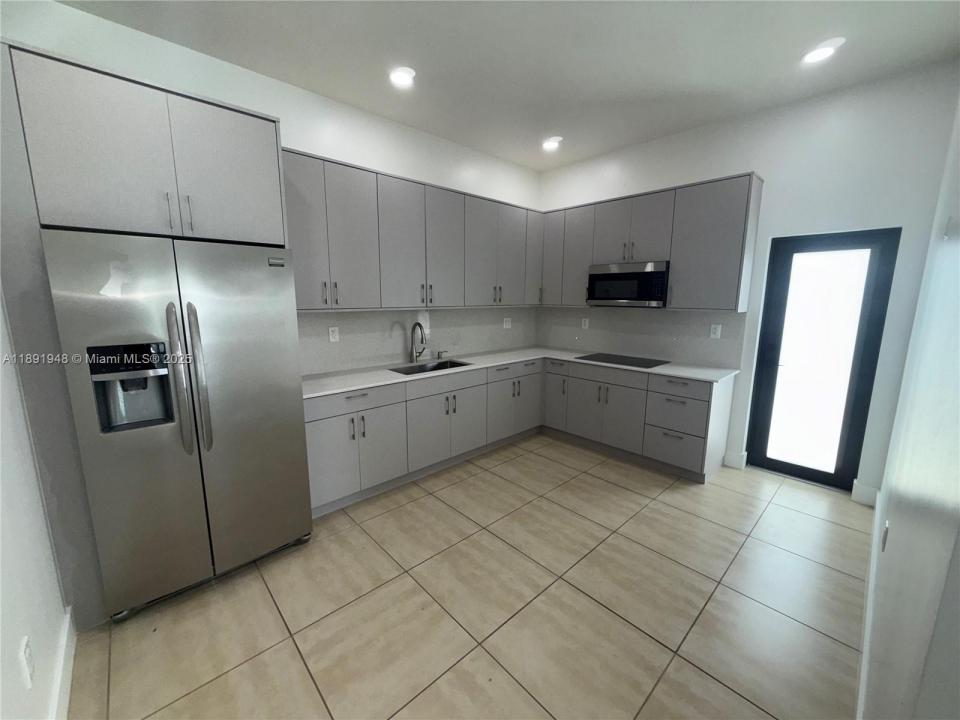 465 E 58th St 2, Hialeah, Flórida 33013, Estados Unidos