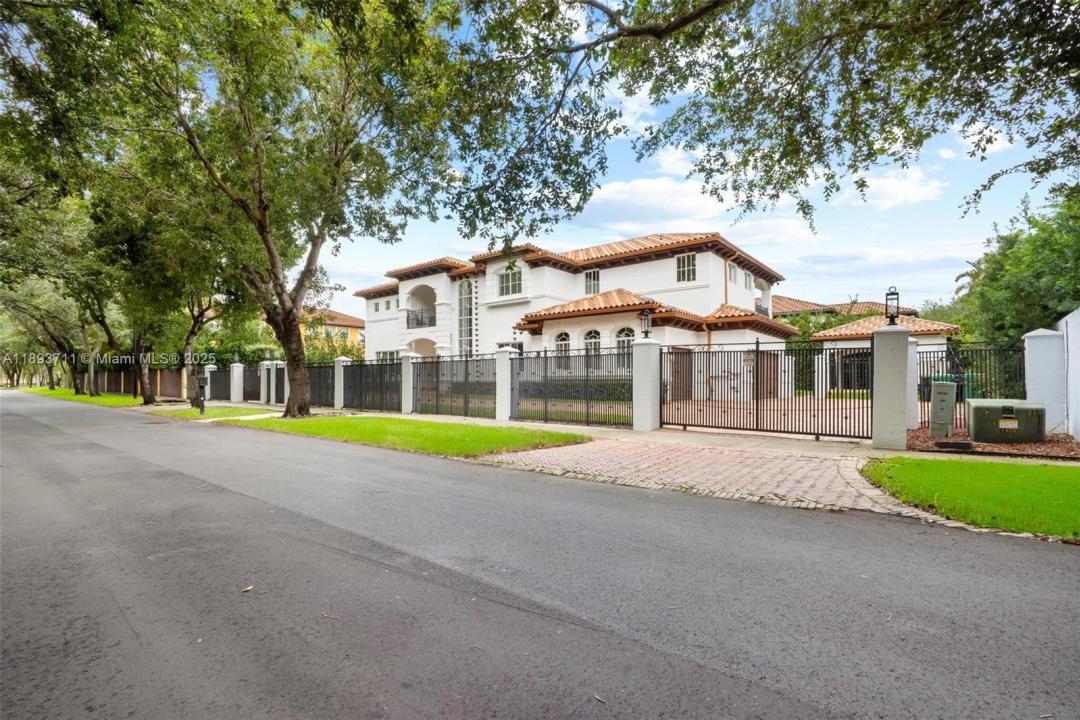 16763 NW 77th Path, Miami Lakes, Florida 33016