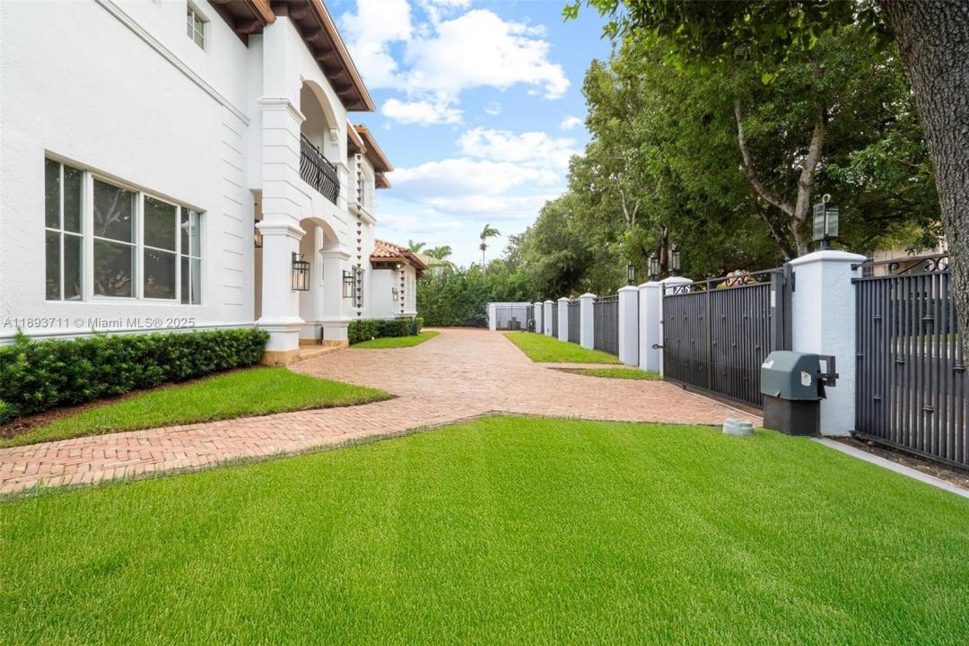 16763 NW 77th Path, Miami Lakes, Florida 33016
