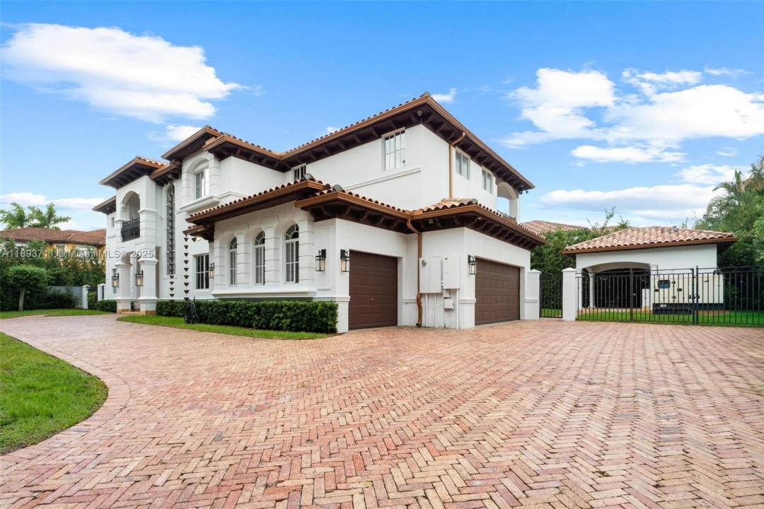 16763 NW 77th Path, Miami Lakes, Florida 33016