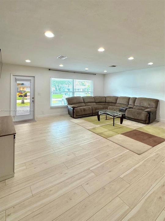 120 NE 9th Ave 120A, Deerfield Beach, Florida 33441, Estados Unidos