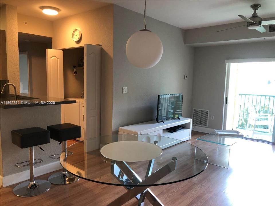 6001 SW 70th St 528, South Miami, Florida 33143, Amerika Birleşik Devletleri