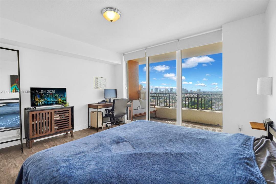 3232 SW 22nd Ter 1703, Miami, פלורידה 33145, ארצות הברית של אמריקה