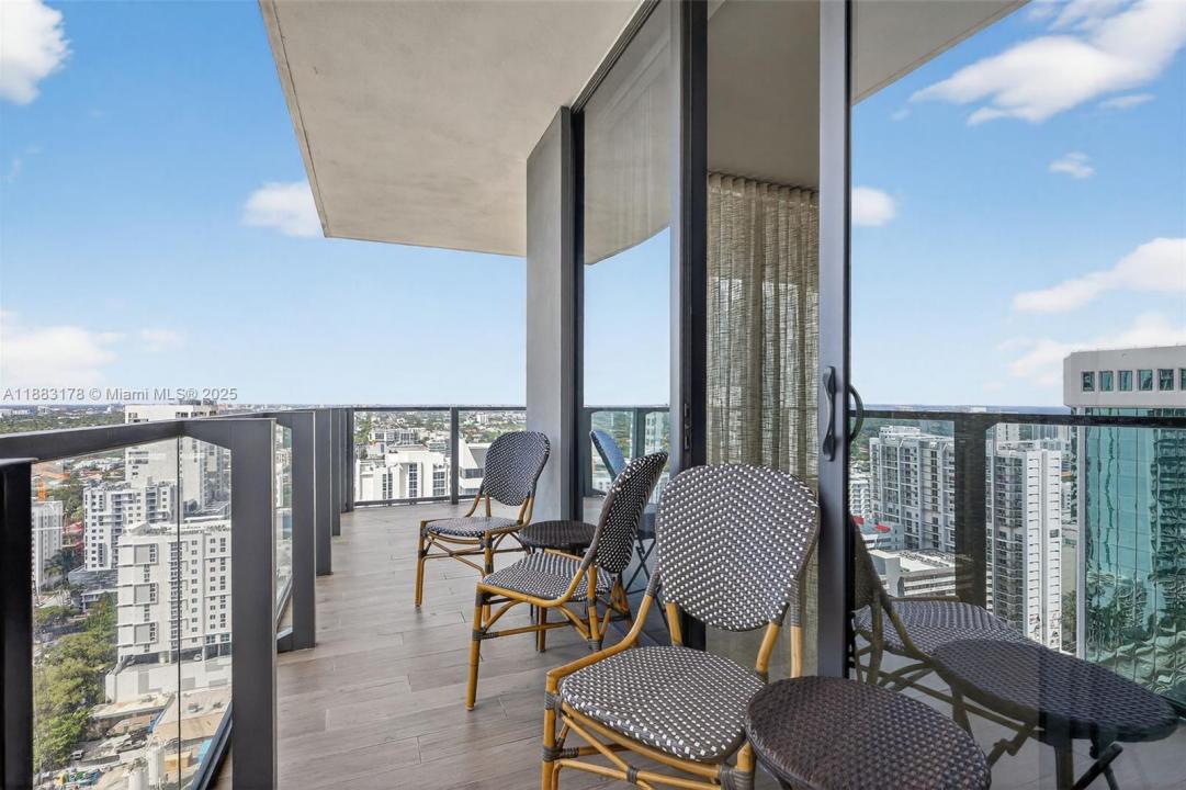 88 SW 7th St 2402, Miami, Florida 33130, Stati Uniti