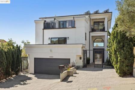 Hiller Dr, Oakland, California 94618, Stati Uniti
