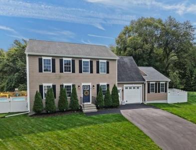 105 Amy Drive, Cranston, RI 02921, USA