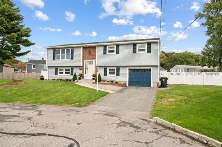 45 Judy Terrace, West Warwick, Rhode Island 02893, Estados Unidos