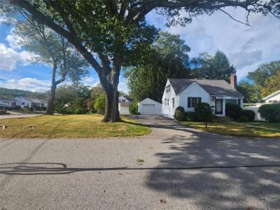 61 Crossland Road, West Warwick, Rhode Island 02893, USA