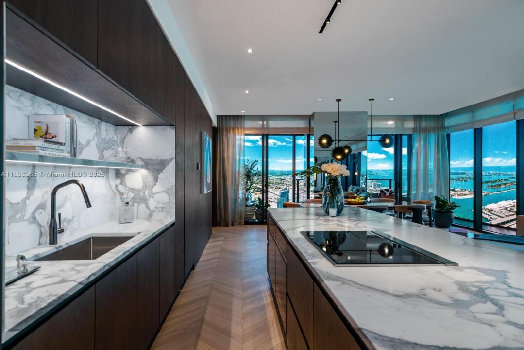 300 N Biscayne Blvd 7803, Miami, Floride 33132, États-Unis