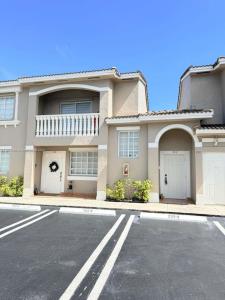 7221 NW 174th Ter 202, Hialeah, Florida 33015, USA