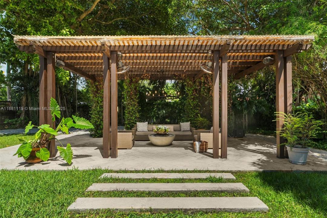 575 Bay Point Rd, Miami, Florida 33137, Estados Unidos