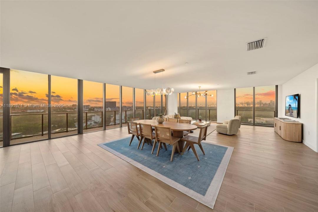 2678 Tigertail Avenue 1101, Coconut Grove, Florida 33133, USA