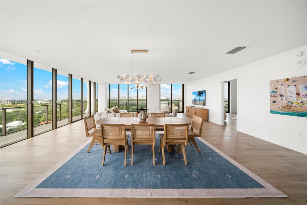 2678 Tigertail Avenue 1101, Coconut Grove, Florida 33133, USA