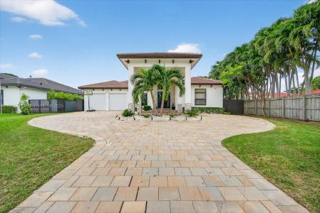 19200 Belview Dr, Cutler Bay, 佛羅里達州 33157, 美國