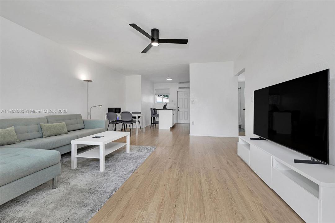 1001 NE 110th St 1003, Biscayne Park, Florida 33161, Amerika Birleşik Devletleri