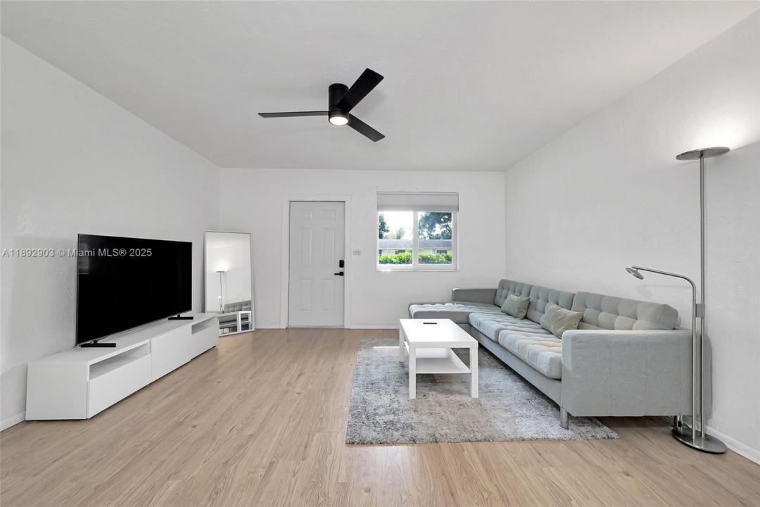 1001 NE 110th St 1003, Biscayne Park, Florida 33161, Amerika Birleşik Devletleri