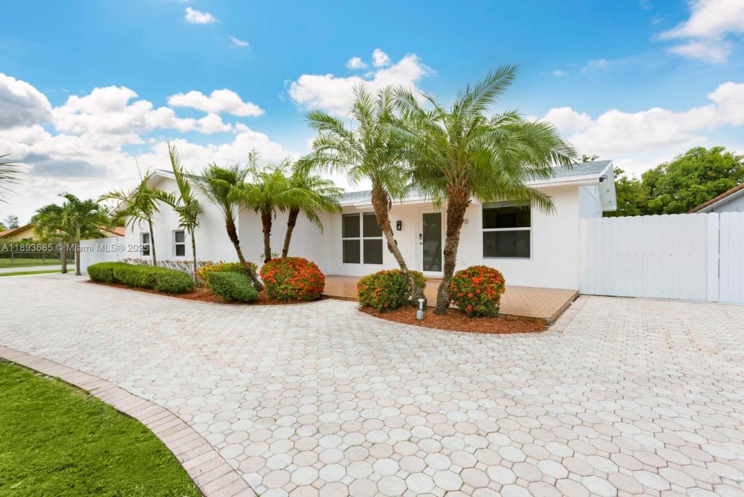 10770 SW 26th St 0, Miami, Floryda 33165, USA