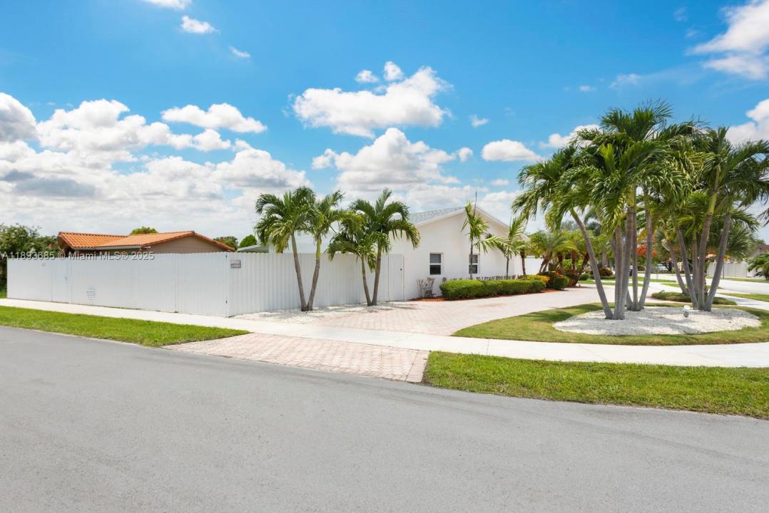 10770 SW 26th St 0, Miami, Floryda 33165, USA