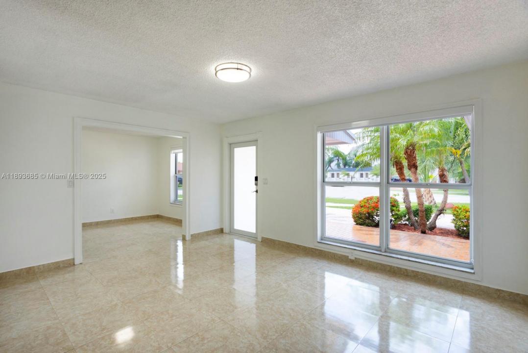 10770 SW 26th St 0, Miami, Floryda 33165, USA