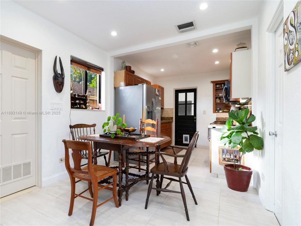 337 NW 47th St, Miami, Florida 33127, USA