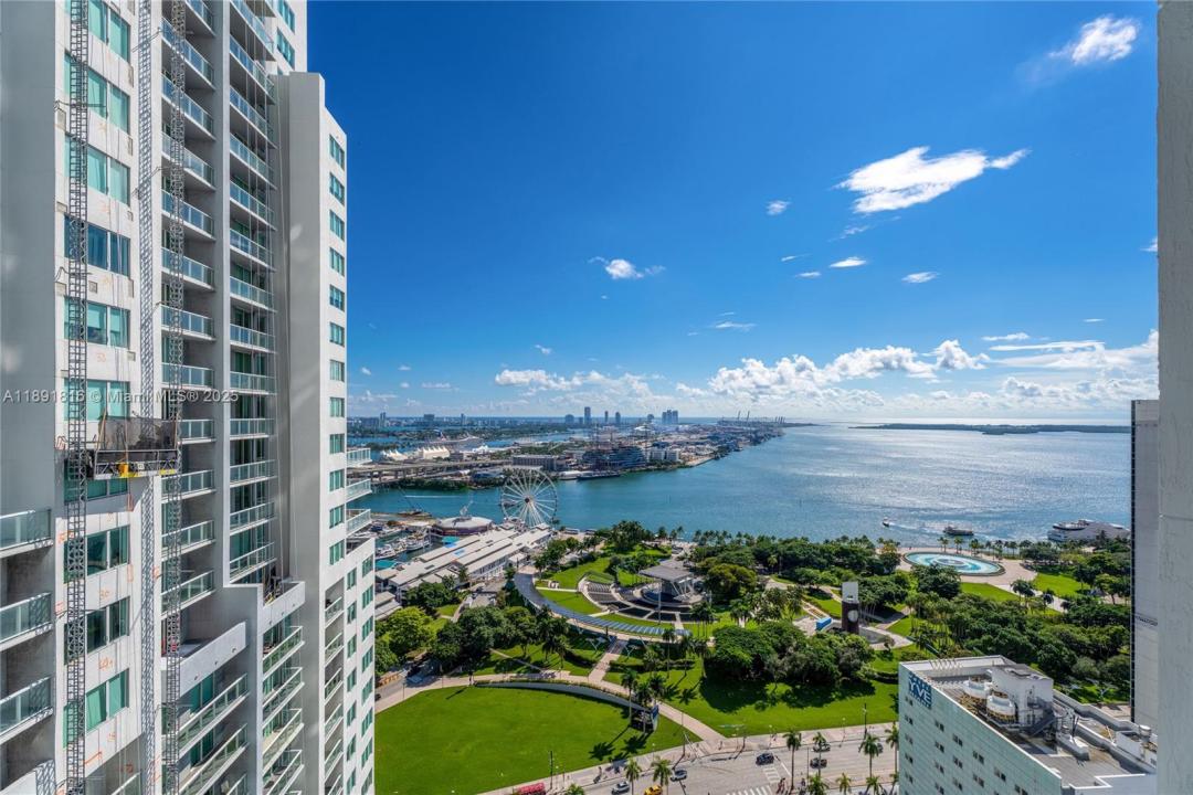 253 NE 2nd St 3203, Miami, Florida 33132, Stati Uniti