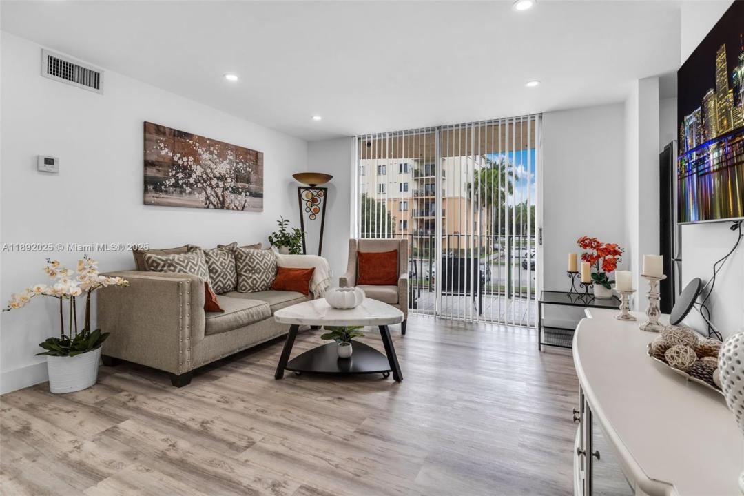 9310 Fontainebleau Blvd 201, Miami, Florida 33172, Amerika Birleşik Devletleri