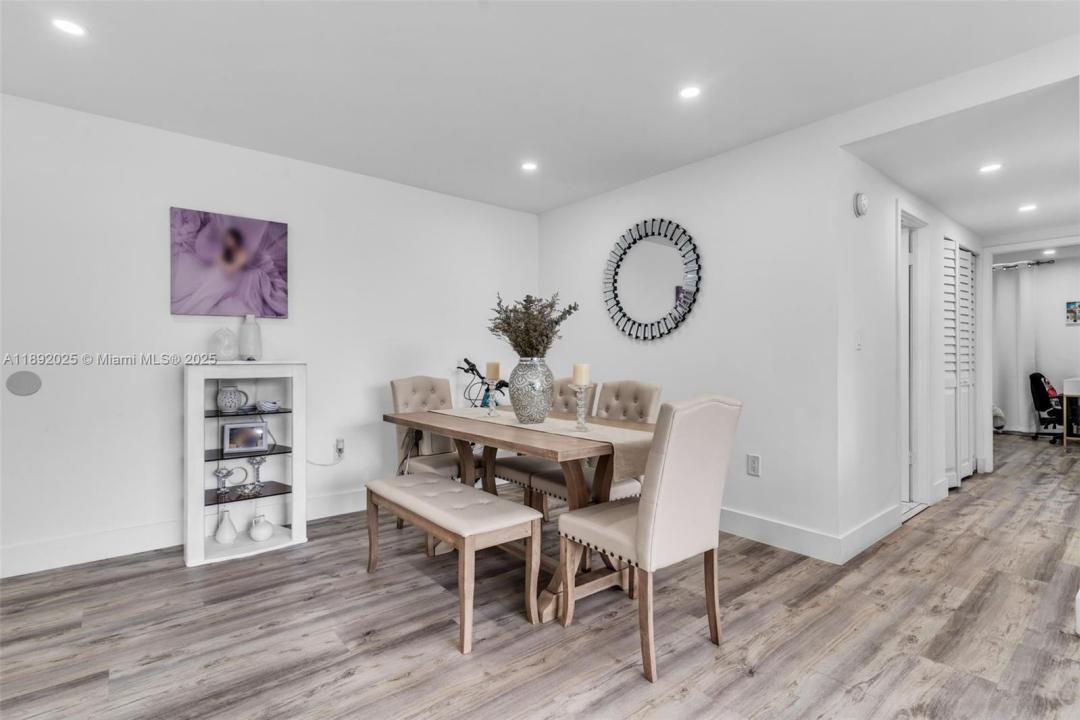 9310 Fontainebleau Blvd 201, Miami, Florida 33172, Amerika Birleşik Devletleri